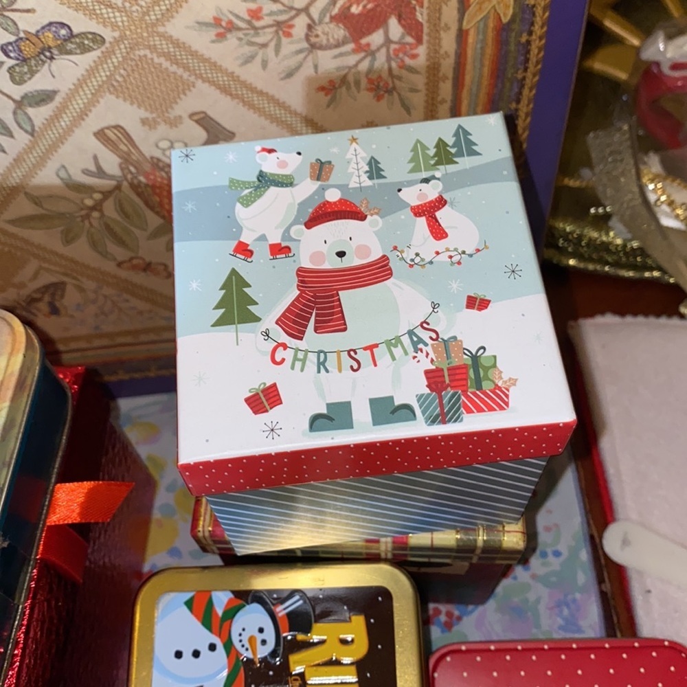 Bundle of 14 Christmas gift boxes 7 gift boxes and 7 tin boxes - Picture 11 of 12
